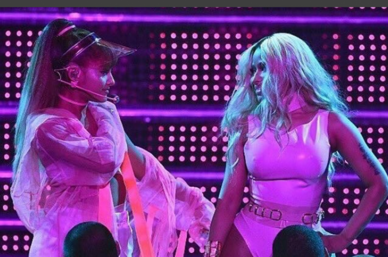 Ariana Nicki Minaj VMA