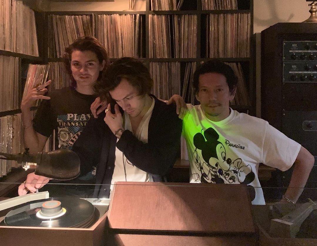 harry styles at a vinyl bar in japan with Kunichi Nomura