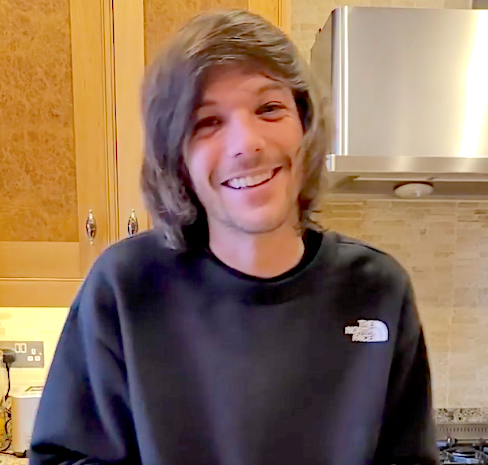 Louis Tomlinson smiling