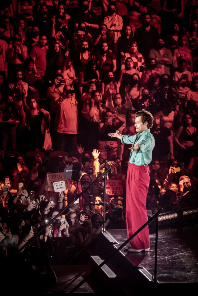 Harry Styles on stage at Mohegan Sun Arena in 2021
