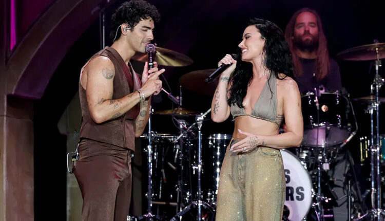 Jonas Brothers & Demi Lovato, as a special guest, performing together during their 'Greetings From Your Hometown' tour.