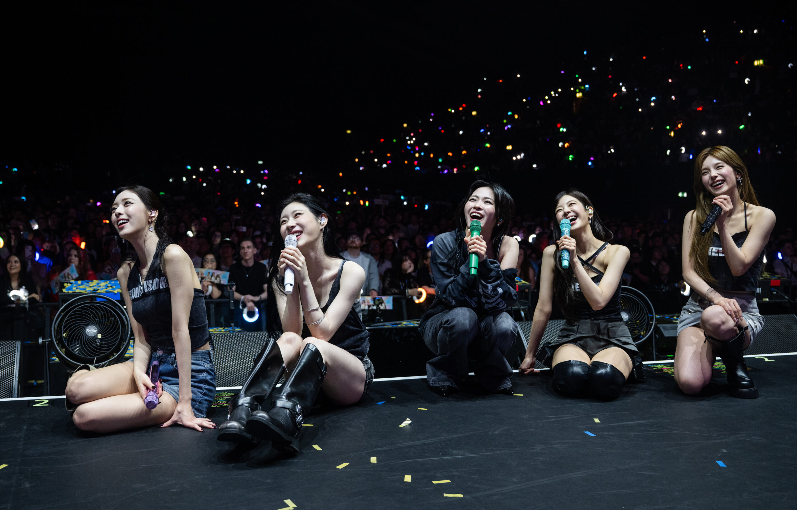 ITZY watching the fan project created by their fans, MIDZY. Photo: JYP Entertainment